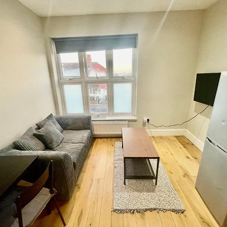 Cosy 1 Bedroom Flat! Londra Exterior foto