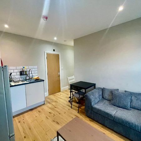 Cosy 1 Bedroom Flat! Londra Exterior foto