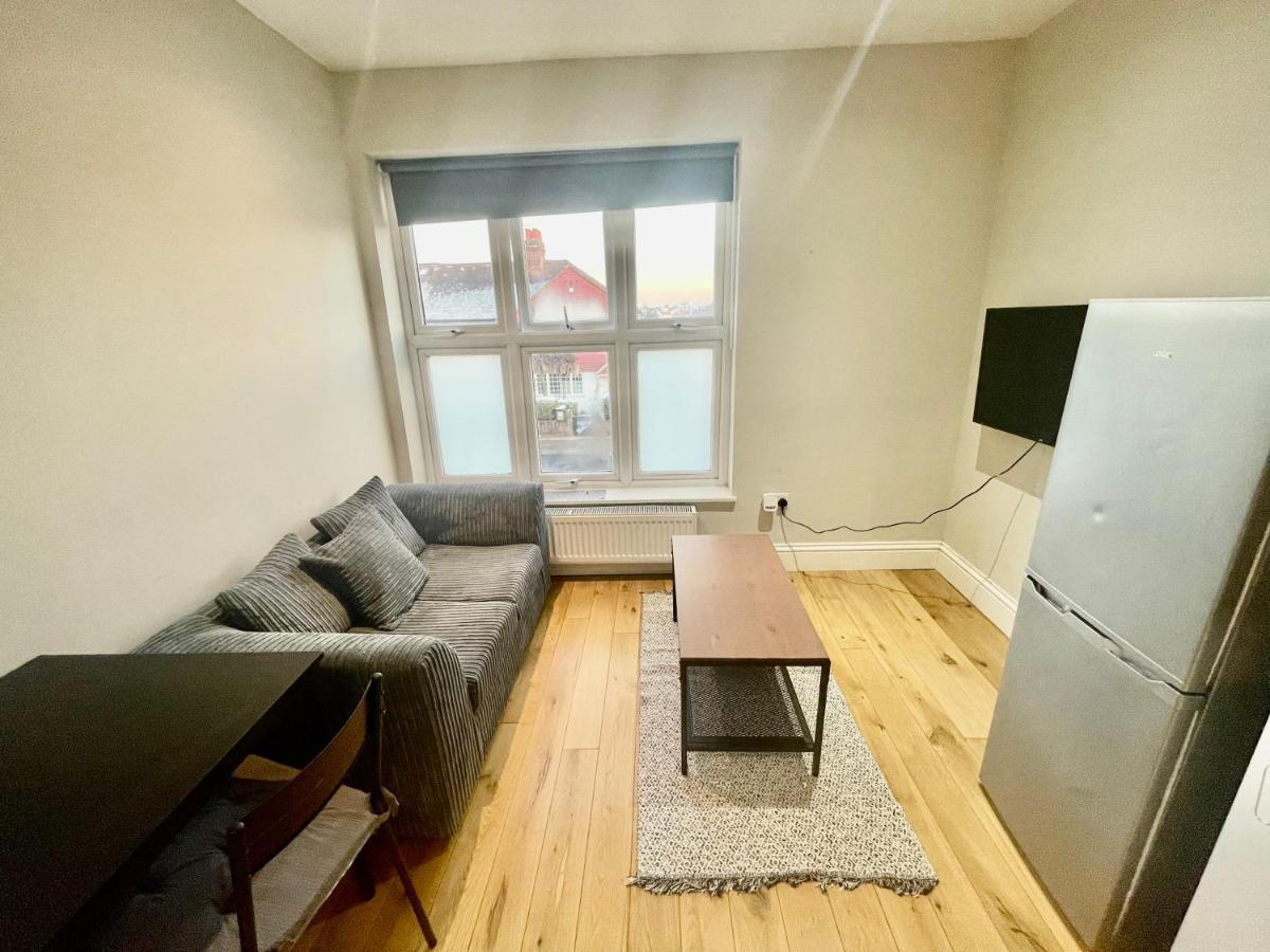 Cosy 1 Bedroom Flat! Londra Exterior foto