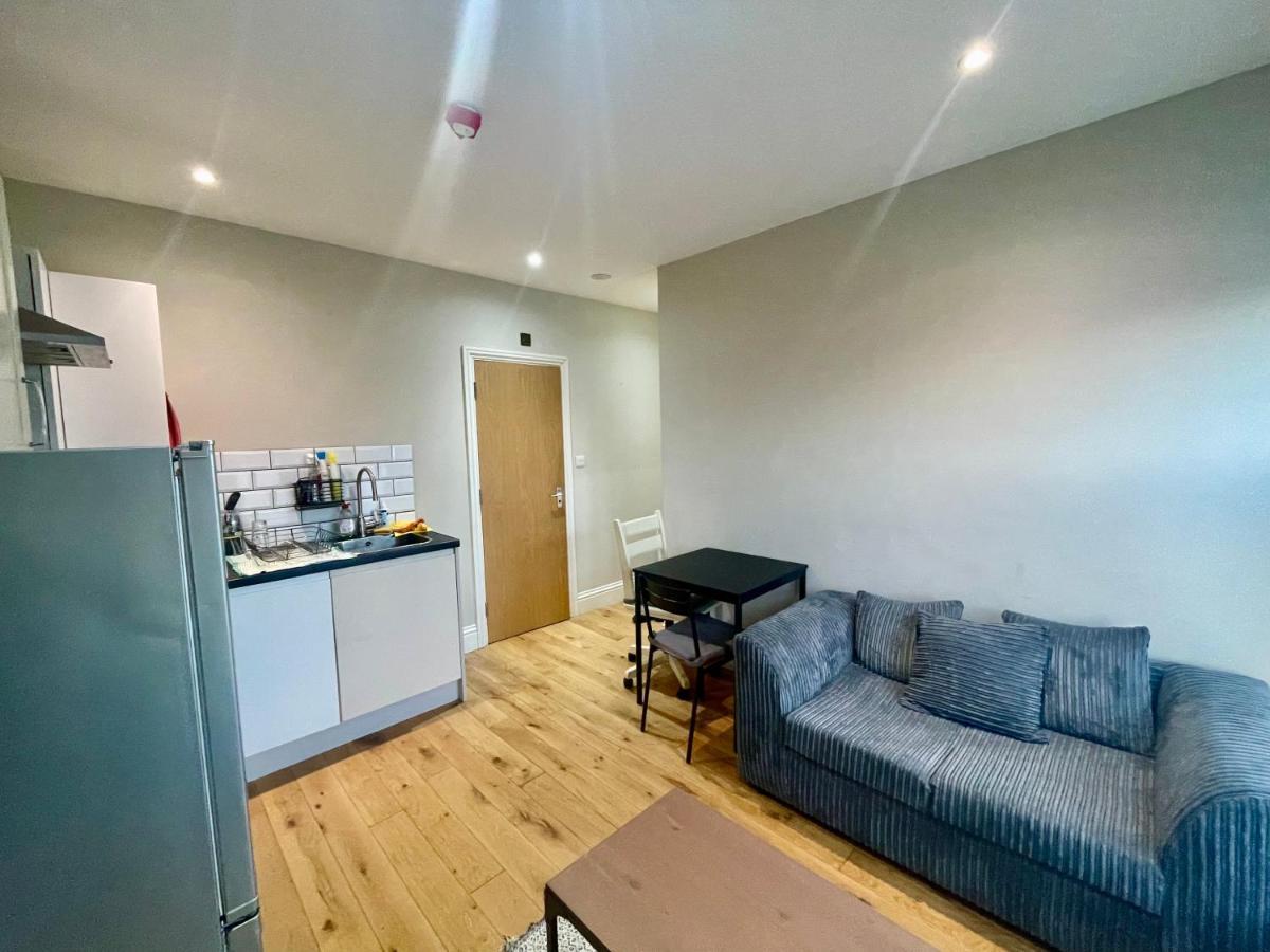 Cosy 1 Bedroom Flat! Londra Exterior foto